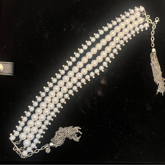 Dylanlex Pearl Choker - Picture 5 of 11